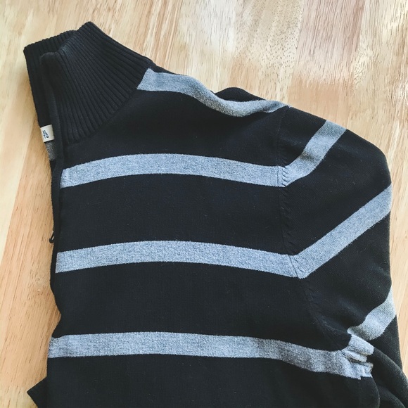 Old Navy - Men’s Black & Grey Striped Sweater - Picture 4 of 5